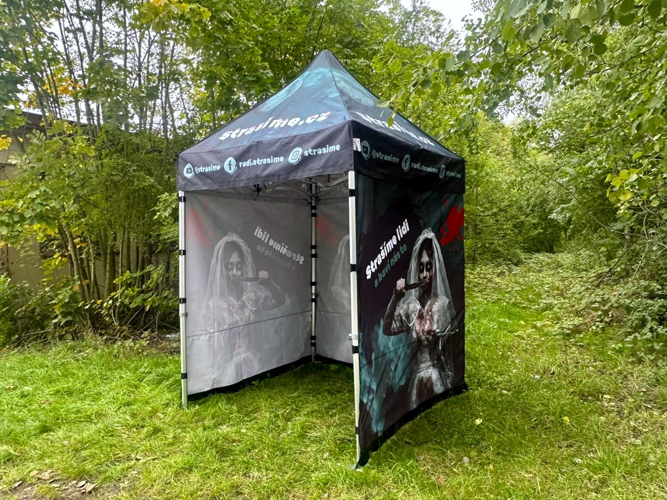 TENTino SET - Nůžkový párty stan 2x2 m EXTRA HIGH ROOF s jednostranným potiskem Typ konstrukce: BIG HEXAGON S VYŠŠÍ ŠPICÍ